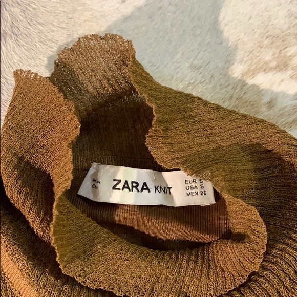 Delicate beige high neck shirt from Zara - Picture 3 of 5